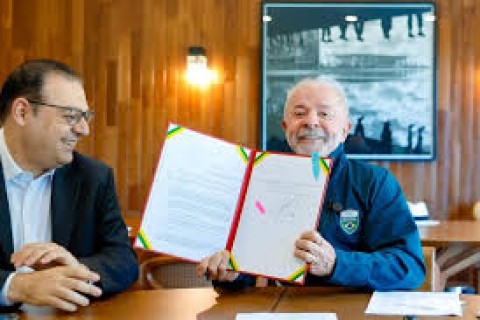 Lula sanciona lei que garante renovação automática da CNH
