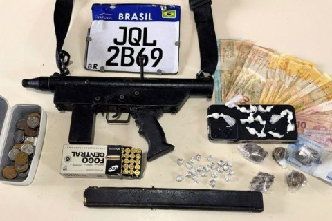Ibirataia: Polícia Militar prende suspeito com submetralhadora e drogas