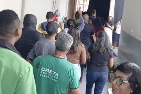 Funcionários da UESB paralisam atividades nos três campi por falta de pagamento de salários