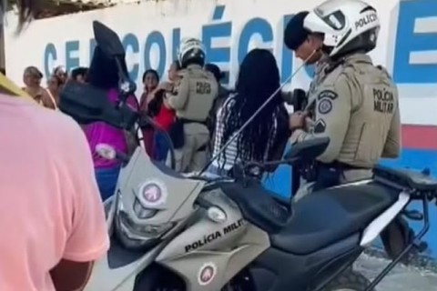 Jovem morre após ser esfaqueado ao tentar separar briga em frente à escola na Bahia