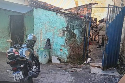 Homem é preso após matar companheira a facadas durante briga em Salvador