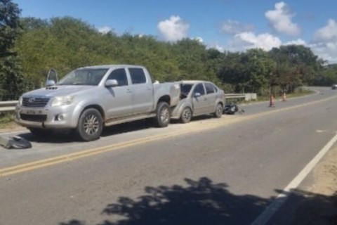 Motociclista de 75 anos morre após engavetamento na BA-001, entre Ilhéus e Itacaré