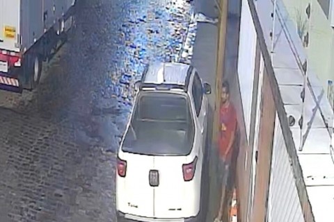 PM prende suspeito de série de tentativas de furto em veículos no centro de Ipiaú