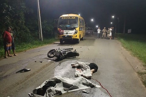 Dois jovens morrem em colisão entre ônibus e motocicleta na BA-652, em Ibirapitanga