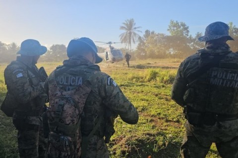 Suspeito morre em confronto com a PM e fuzil é apreendido em Camamu
