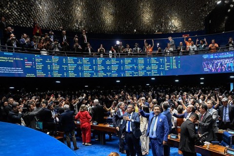 Senado aprova fim da escala 6×1 e garante dois dias de folga por semana sem redução salarial